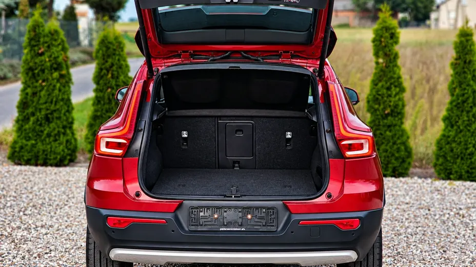 VOLVO XC40 -