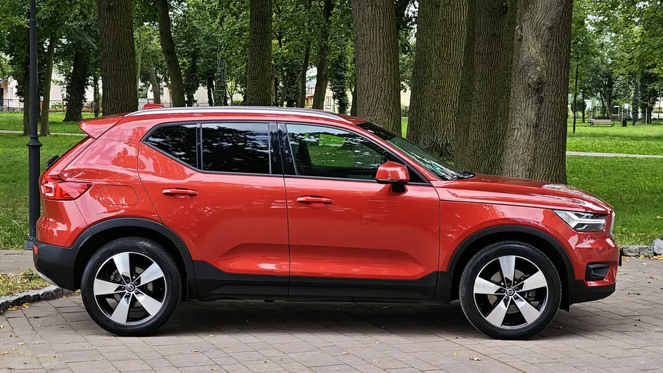 VOLVO XC40 -