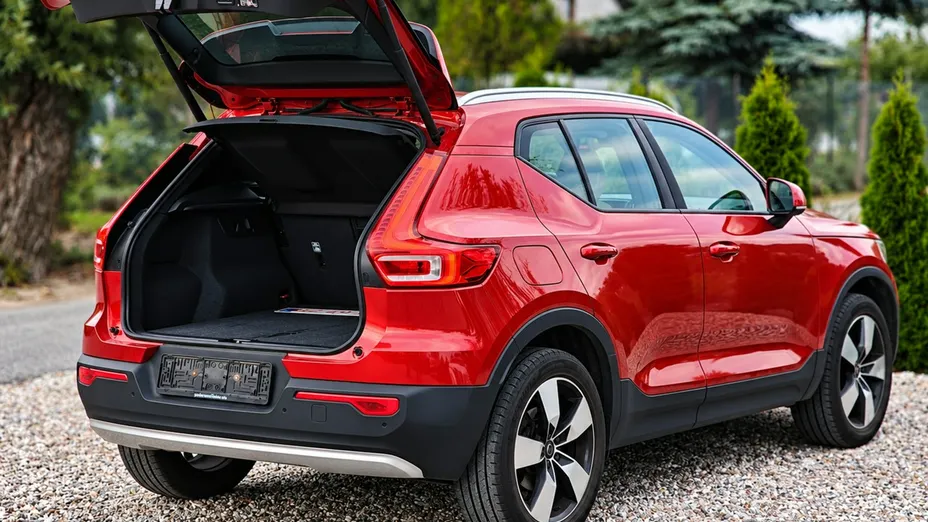VOLVO XC40 -
