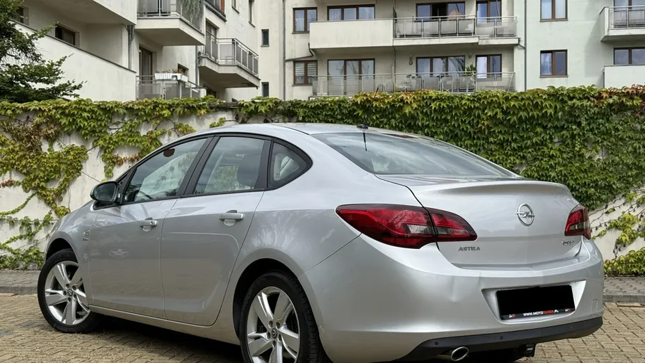 OPEL Astra -
