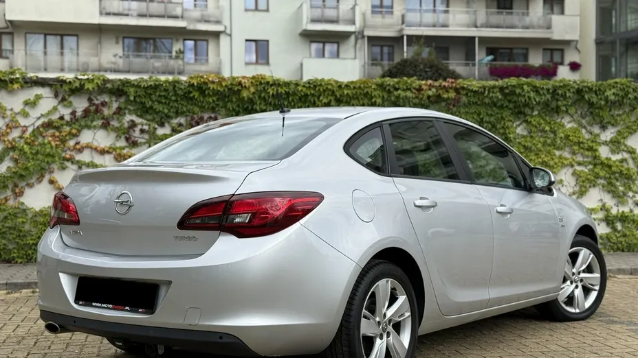 OPEL Astra -
