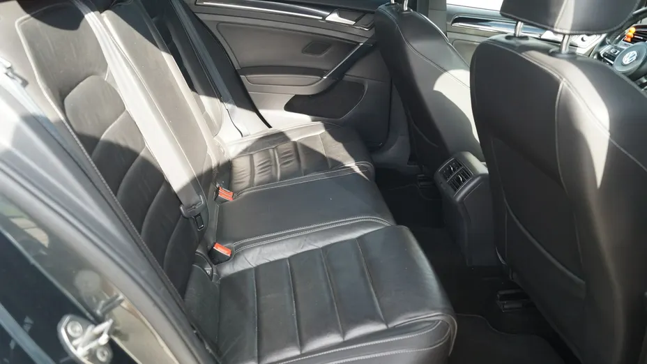 VOLKSWAGEN Golf -