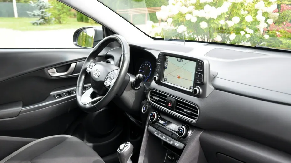 HYUNDAI Kona -