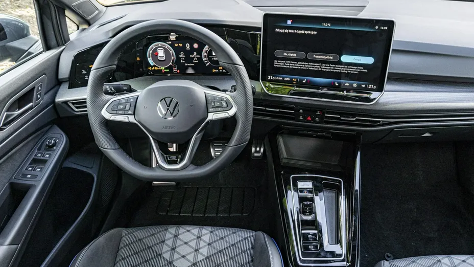 VOLKSWAGEN Golf -