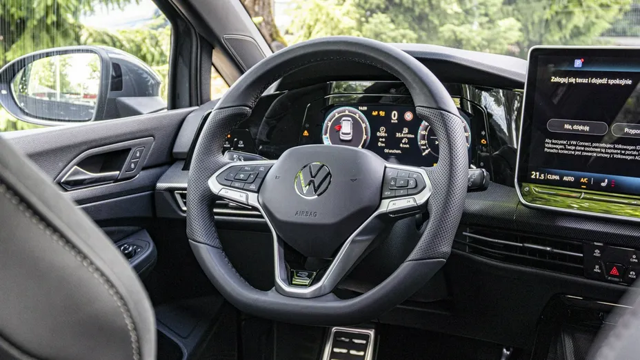 VOLKSWAGEN Golf -