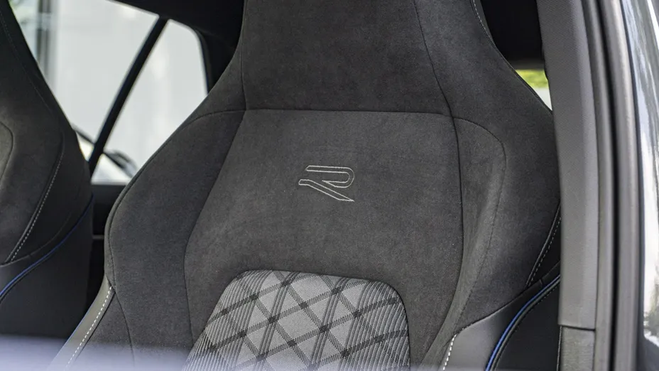 VOLKSWAGEN Golf -