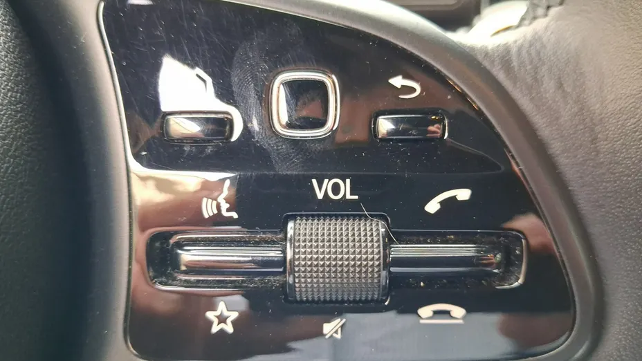 MERCEDES-BENZ GLB -
