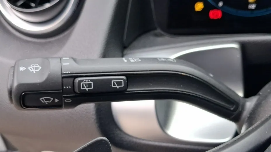 MERCEDES-BENZ GLB -