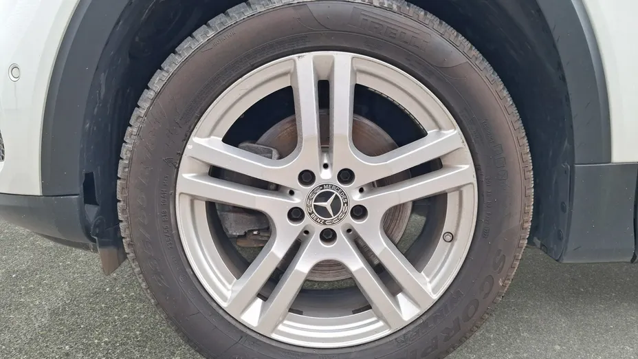 MERCEDES-BENZ GLB -