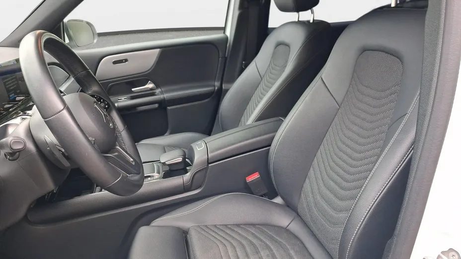 MERCEDES-BENZ GLB -