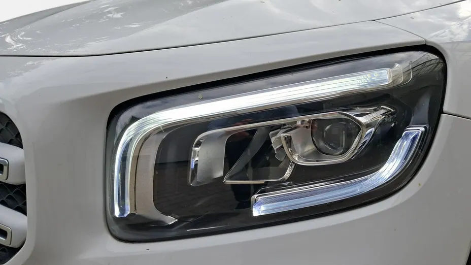 MERCEDES-BENZ GLB -