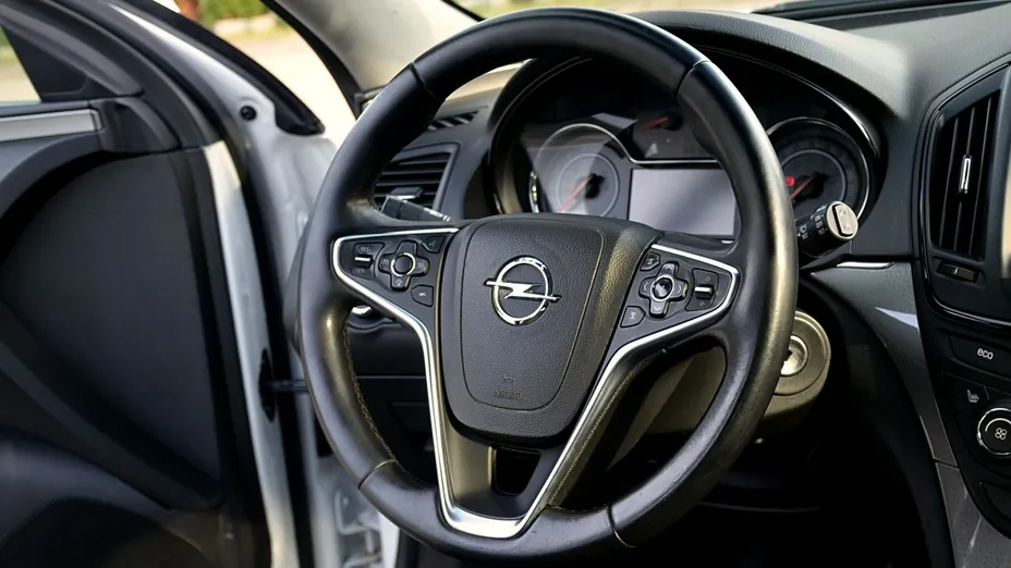 OPEL Insignia -