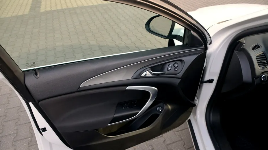 OPEL Insignia -