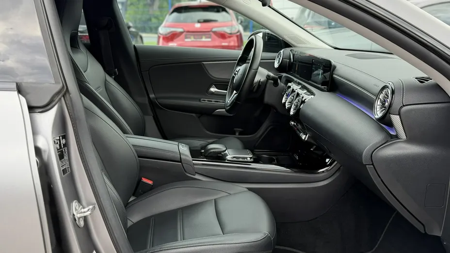 MERCEDES-BENZ CLA -