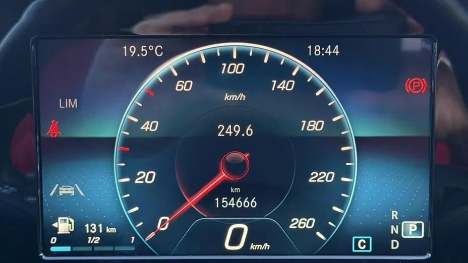 MERCEDES-BENZ CLA -