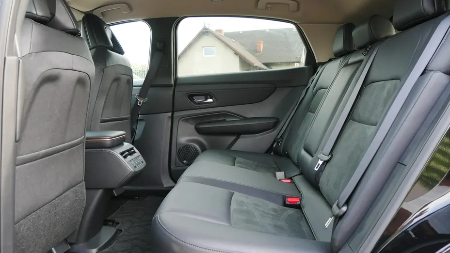 NISSAN Ariya -