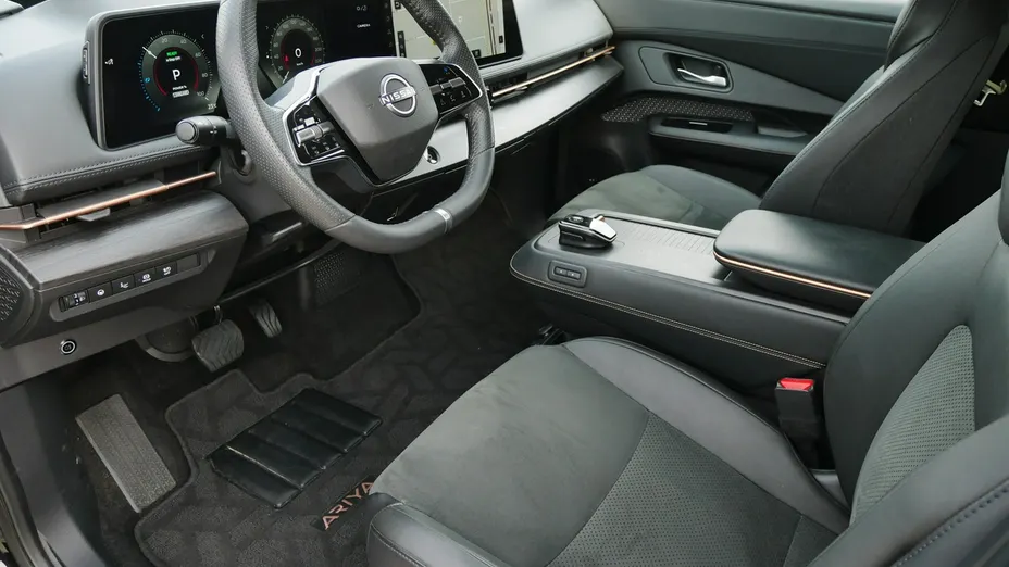 NISSAN Ariya -