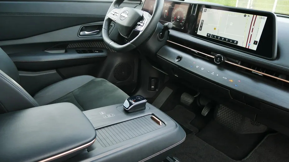 NISSAN Ariya -