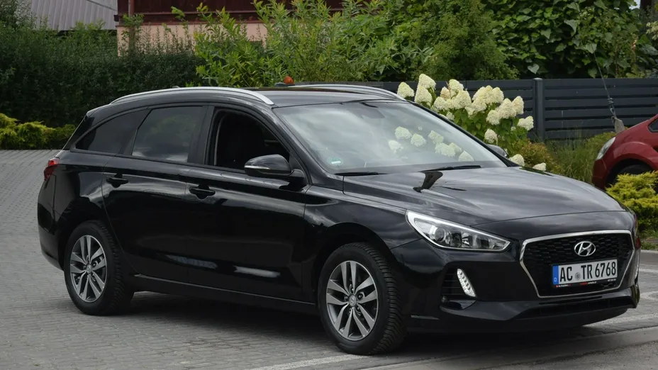 HYUNDAI i30 -