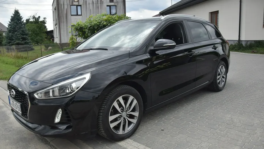 HYUNDAI i30 -