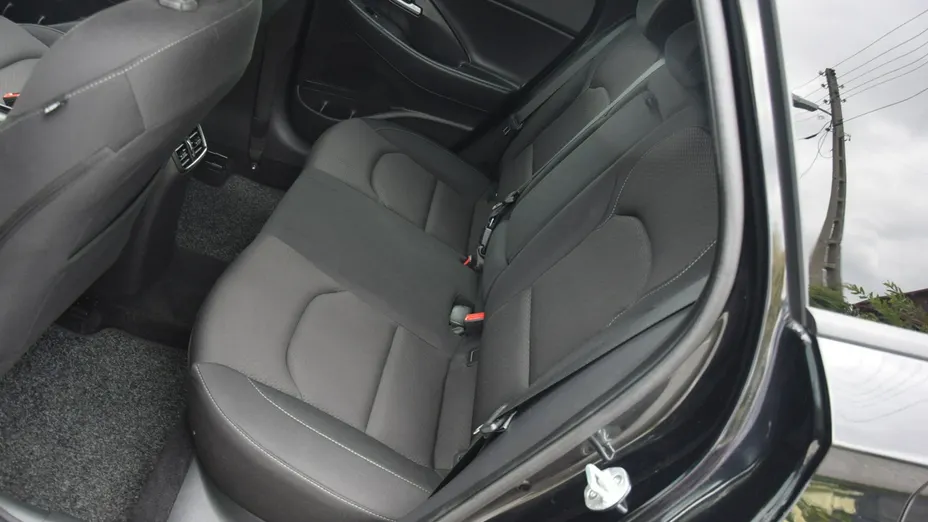 HYUNDAI i30 -