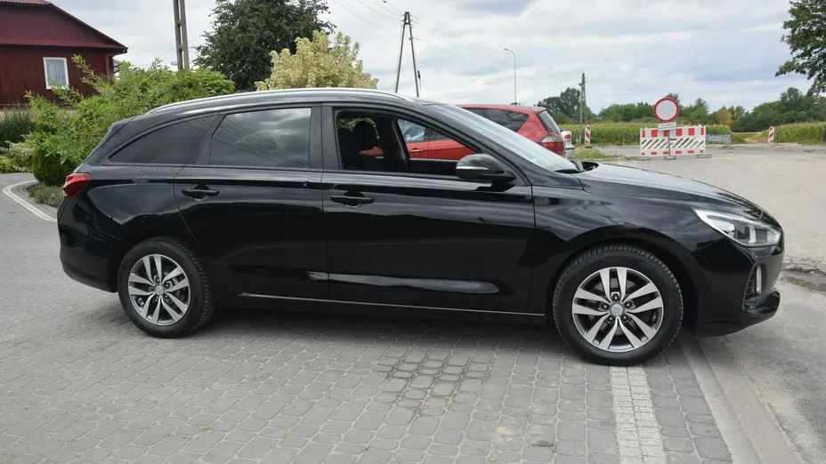 HYUNDAI i30 -