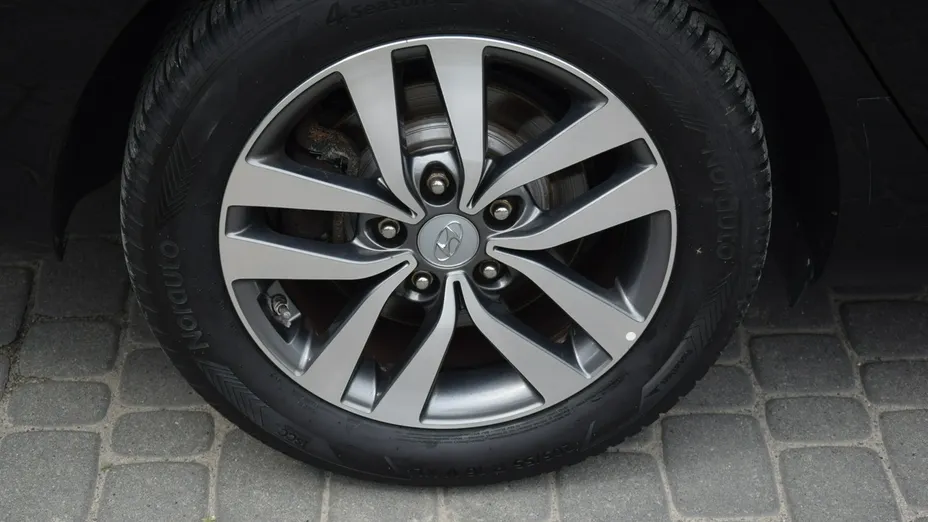 HYUNDAI i30 -