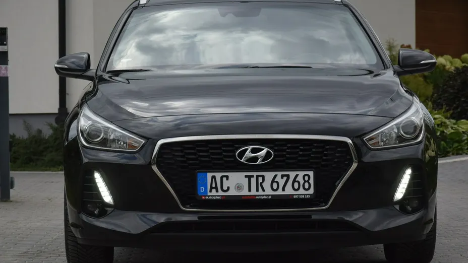 HYUNDAI i30 -