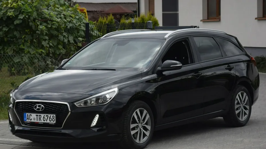 HYUNDAI i30 -