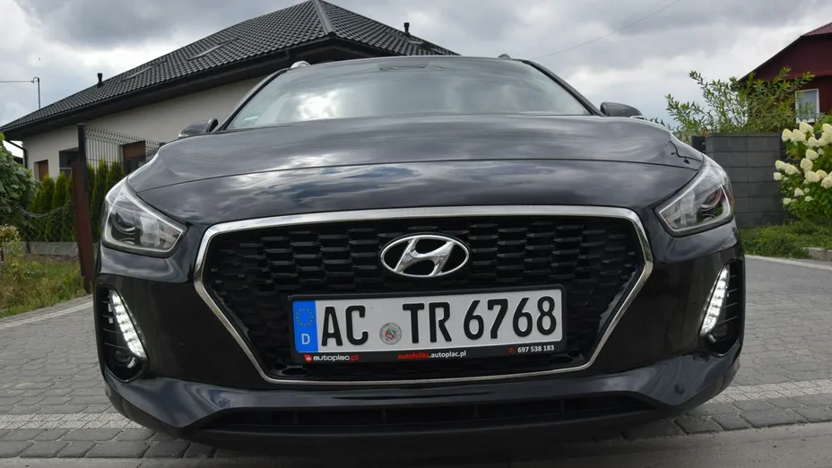HYUNDAI i30 -