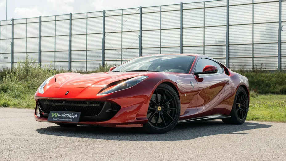 FERRARI 812 Superfast -