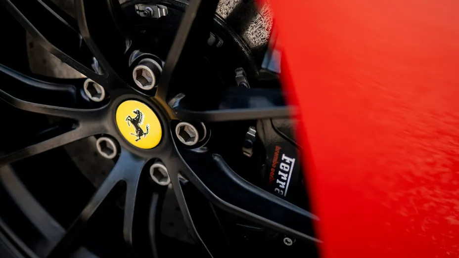 FERRARI 812 Superfast -