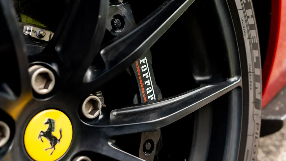 FERRARI 812 Superfast -