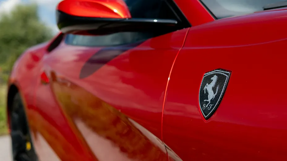 FERRARI 812 Superfast -