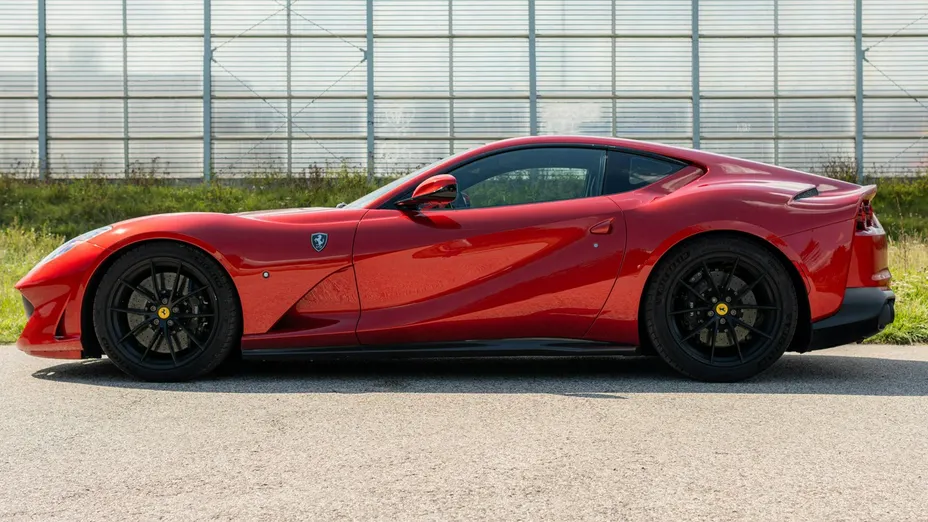 FERRARI 812 Superfast -
