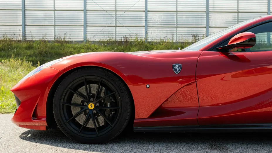 FERRARI 812 Superfast -