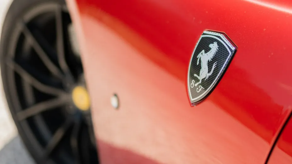 FERRARI 812 Superfast -