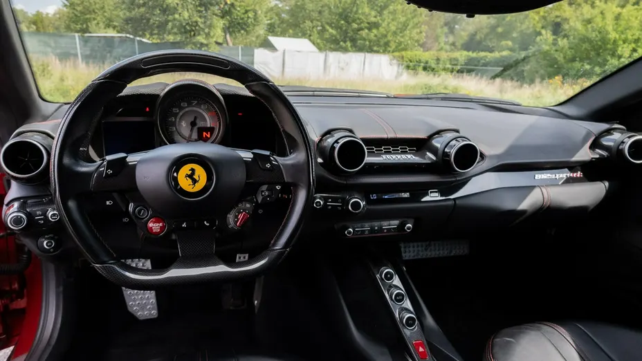 FERRARI 812 Superfast -