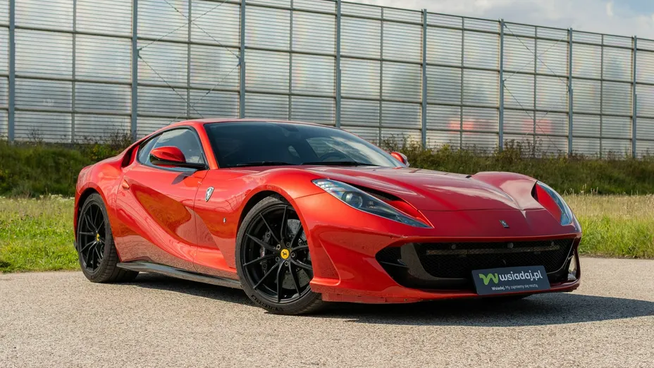 FERRARI 812 Superfast -