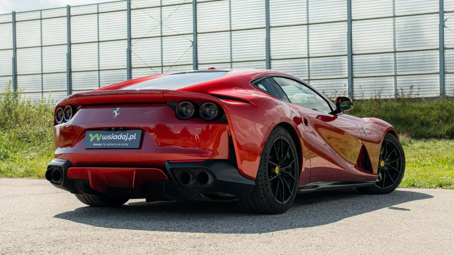 FERRARI 812 Superfast -