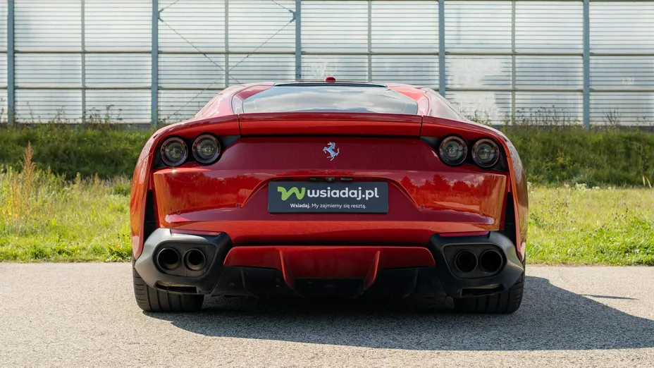 FERRARI 812 Superfast -