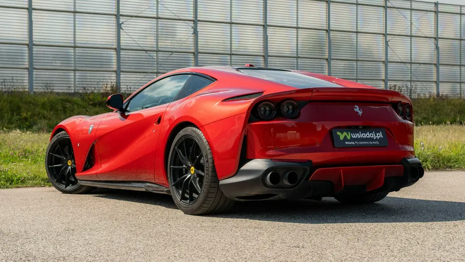 FERRARI 812 Superfast -