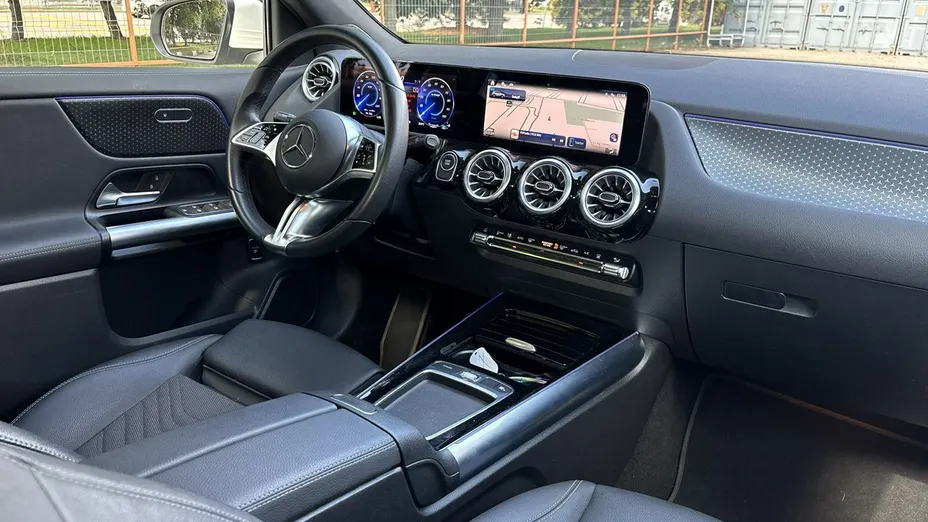 MERCEDES-BENZ EQA -