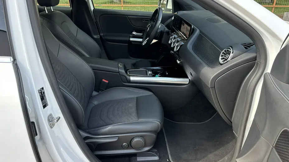 MERCEDES-BENZ EQA -