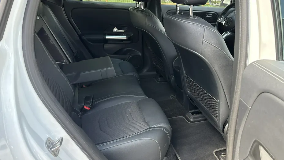 MERCEDES-BENZ EQA -