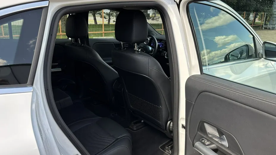 MERCEDES-BENZ EQA -