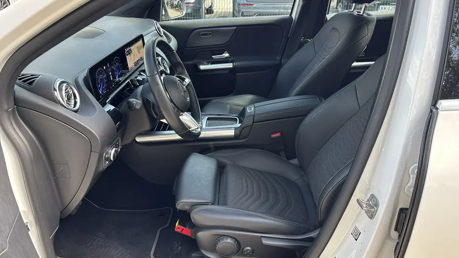 MERCEDES-BENZ EQA -