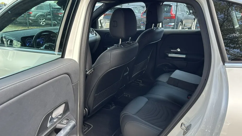 MERCEDES-BENZ EQA -