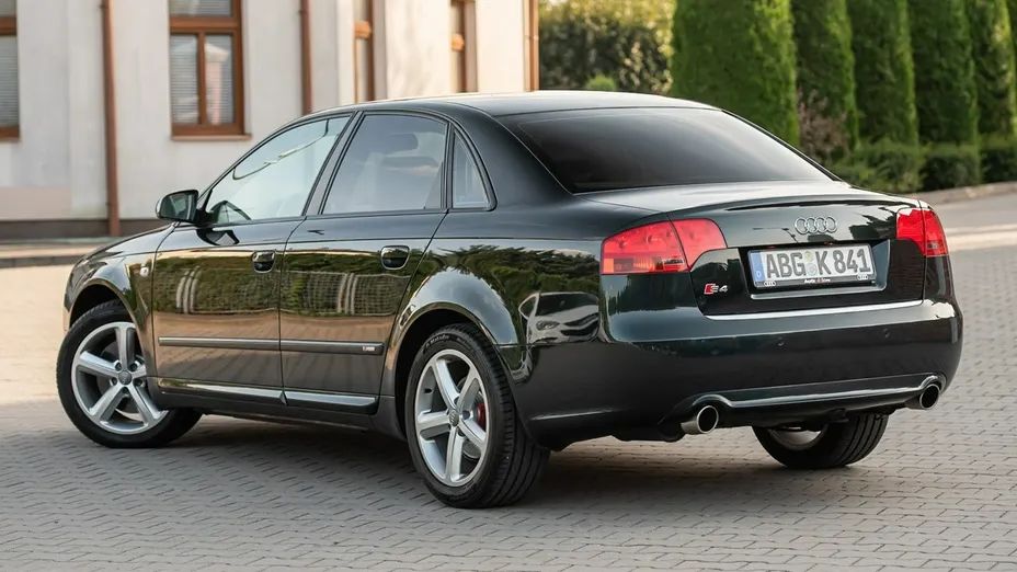 AUDI A4 -