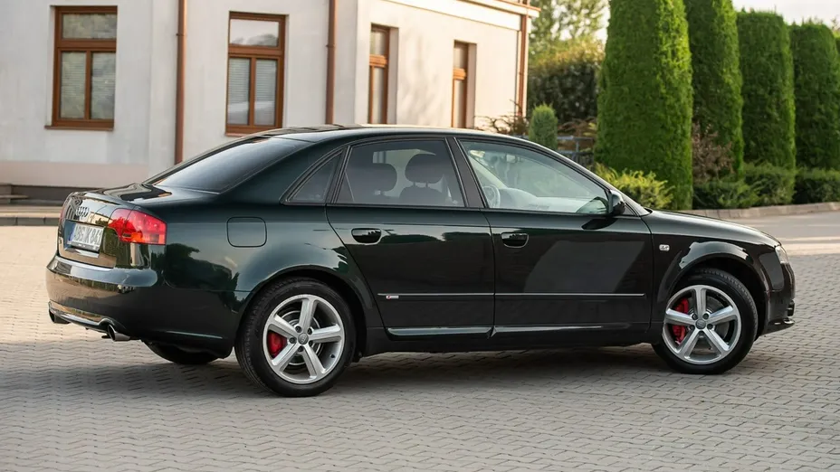 AUDI A4 -